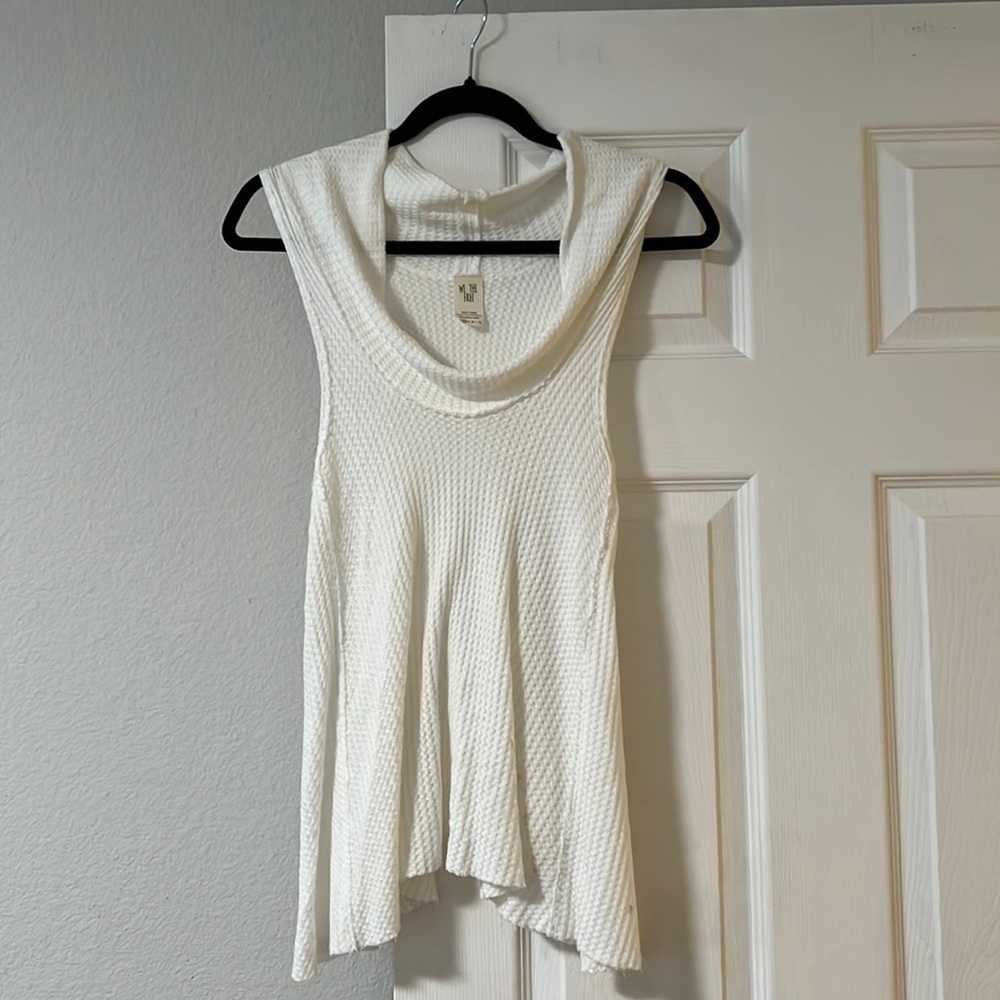 Gorgeous flowey white bohemian style tank top. Made from Free People.